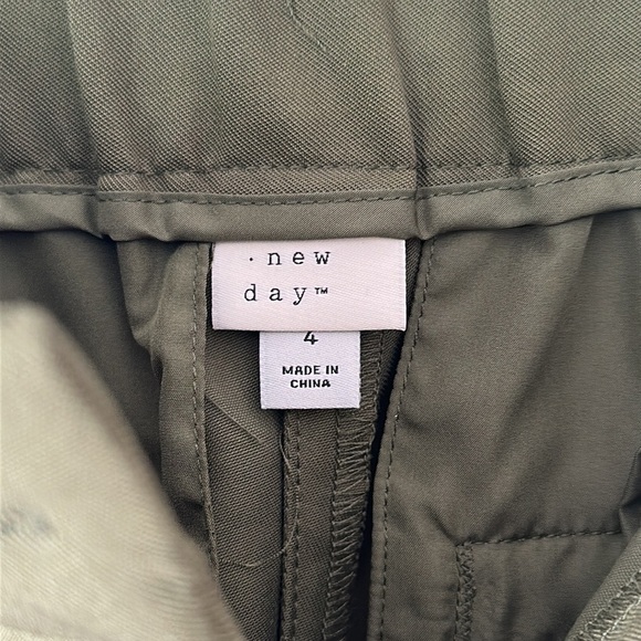 Women's Size 4 Green Pants A New Day Casual - Picture 3 of 5